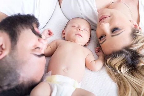 嬰兒睡覺為什么喜歡蹬腿 孩子蹬腿有什么好處 嬰兒睡覺為什么喜歡蹬腿 孩子蹬腿有什么好處