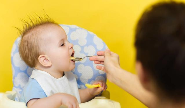 給寶寶喂飯帶來的什么危害 如何養成良好的吃飯習慣 給寶寶喂飯帶來的什么危害 如何養成良好的吃飯習慣