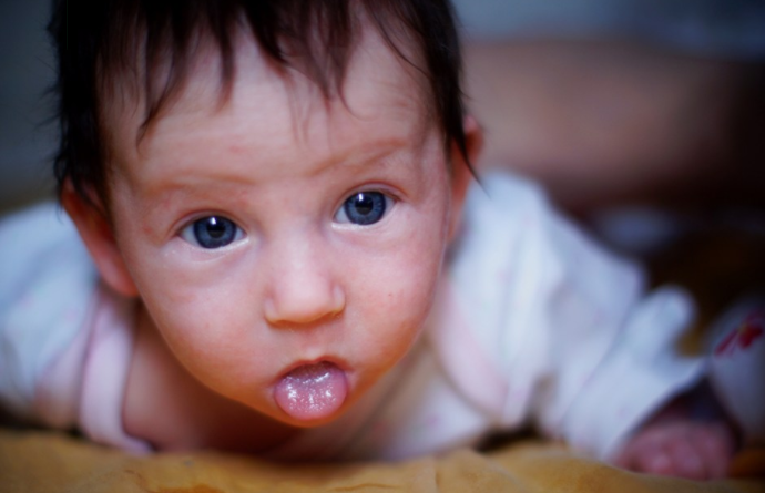 新生兒為什么沒有眼淚和汗液 新生兒沒有眼淚和汗液的原因