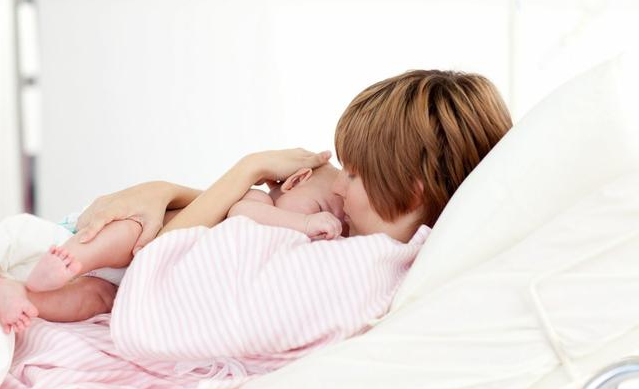 剛生完孩子可以大補嗎 剛生完孩子當天應該怎么吃