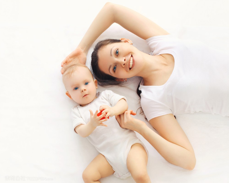 寶寶經常握拳是不是腦損傷 寶寶腦損傷跟握拳有關嗎