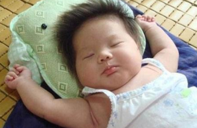 寶寶為什么喜歡投降式睡覺 寶寶喜歡投降式睡覺的原因 寶寶為什么喜歡投降式睡覺 寶寶喜歡投降式睡覺的原因