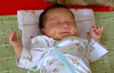 寶寶為什么喜歡投降式睡覺 寶寶喜歡投降式睡覺的原因 寶寶為什么喜歡投降式睡覺 寶寶喜歡投降式睡覺的原因