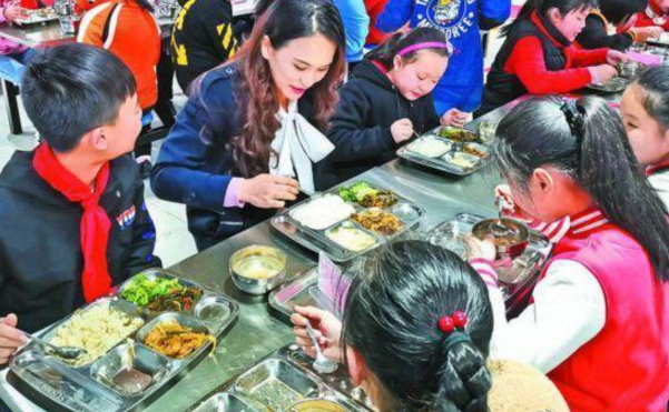 教育部要求落實學校負責人陪餐制 學校食品安全問題如何保證 教育部要求落實學校負責人陪餐制 學校食品安全問題如何保證