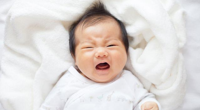 寶寶鬧百天是怎么回事 怎么應(yīng)對(duì)寶寶鬧百天