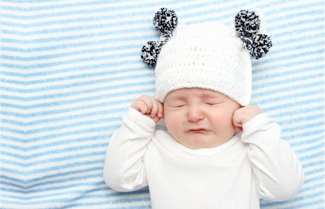 寶寶鬧百天是怎么回事 怎么應(yīng)對(duì)寶寶鬧百天