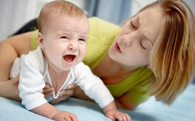 寶寶鬧百天是怎么回事 怎么應(yīng)對(duì)寶寶鬧百天
