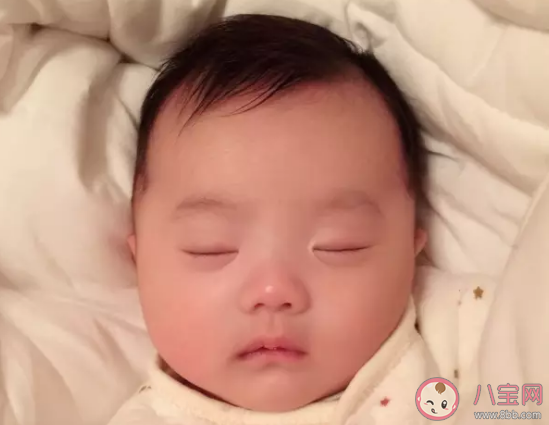 冬天到了給寶寶穿什么衣服睡覺 冬天寶寶睡覺要注意什么