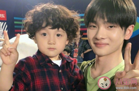 該不該介意女朋友追星 女朋友追星是一種什么體驗