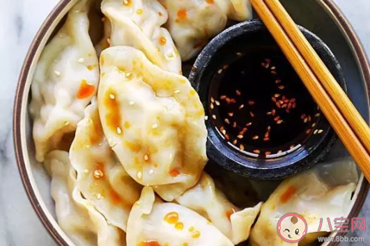 冬至為什么要吃餃子 為啥北方一過節就吃餃子 冬至為什么要吃餃子 為啥北方一過節就吃餃子