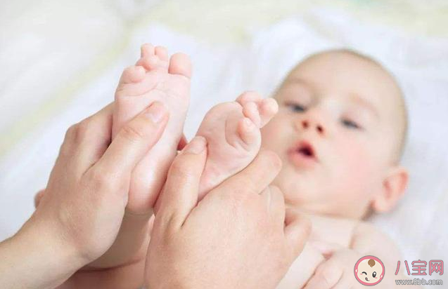 不同月齡寶寶被動操怎么做 堅持做被動操有什么好處