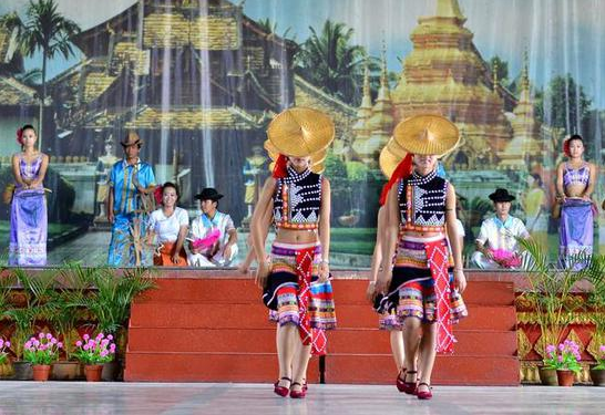 云南的男的都姓巖是怎么回事 傣族姓氏特點