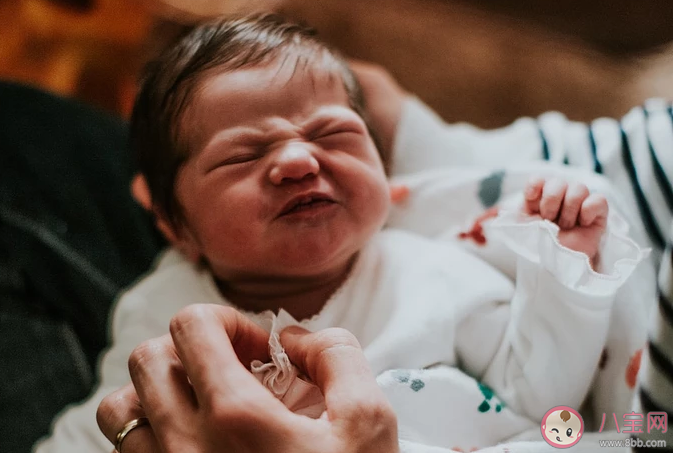 導致寶寶受驚的常見原因有哪些 受驚了怎么緩解寶寶情緒 導致寶寶受驚的常見原因有哪些 受驚了怎么緩解寶寶情緒