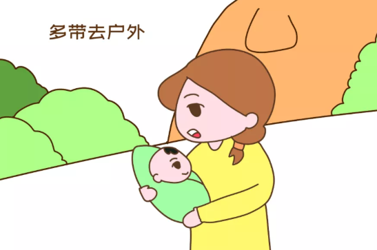 寶寶為什么橫抱就哭豎抱就笑 為什么喜歡豎抱不喜橫抱 寶寶為什么橫抱就哭豎抱就笑 為什么喜歡豎抱不喜橫抱