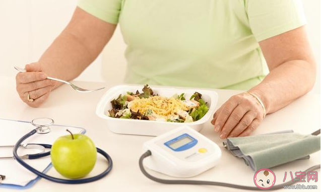 產后媽媽怎么進補 產后媽媽不能吃什么食物 產后媽媽怎么進補 產后媽媽不能吃什么食物