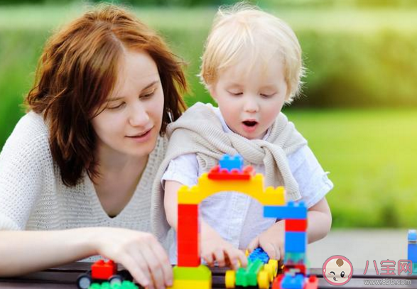 寶寶冬天穿連體衣好不好 寶寶冬季穿什么合適 寶寶冬天穿連體衣好不好 寶寶冬季穿什么合適