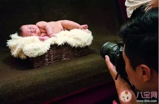 寶寶拍照閃光燈對(duì)眼睛有傷害嗎 寶寶拍滿月照要注意什么 寶寶拍照閃光燈對(duì)眼睛有傷害嗎 寶寶拍滿月照要注意什么