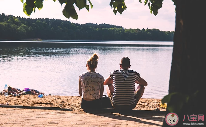 男生和不喜歡的女生聊天是怎樣的 怎么知道男生是否喜歡一個(gè)女生 男生和不喜歡的女生聊天是怎樣的 怎么知道男生是否喜歡一個(gè)女生