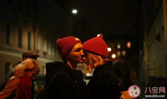 缺愛的女生是什么樣的 女生缺愛會有什么表現