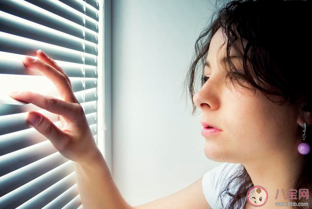 自卑會(huì)導(dǎo)致抑郁癥嗎 自卑有什么危害