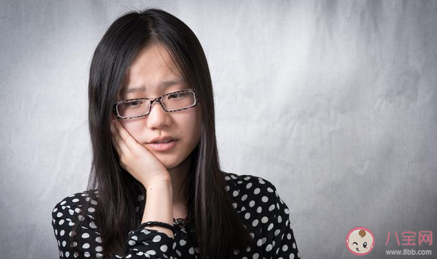 自卑會(huì)導(dǎo)致抑郁癥嗎 自卑有什么危害