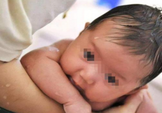 寶寶為什么喜歡揪媽媽的頭發 寶寶揪媽媽的頭發是什么原因