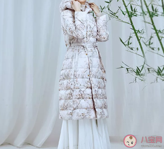 冬天穿羽絨服怎么挑選  冬天羽絨服充絨量多少比較好