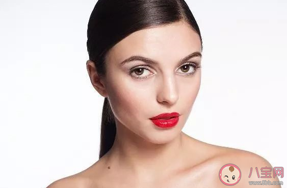 bb霜和粉底液的區別是什么 bb霜和粉底液哪個對皮膚傷害大 bb霜和粉底液的區別是什么 bb霜和粉底液哪個對皮膚傷害大