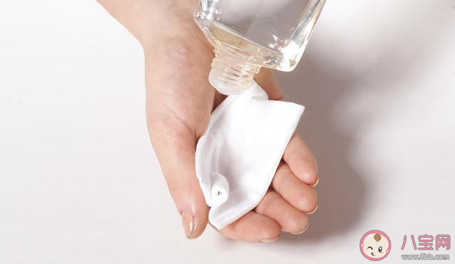 化妝水/爽膚水/精華水/收斂水/柔膚水有什么區(qū)別 不同化妝水的區(qū)別