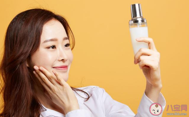 化妝水/爽膚水/精華水/收斂水/柔膚水有什么區(qū)別 不同化妝水的區(qū)別