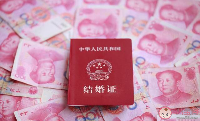 情侶之間該不該談錢 談戀愛談錢傷感情嗎 情侶之間該不該談錢 談戀愛談錢傷感情嗎