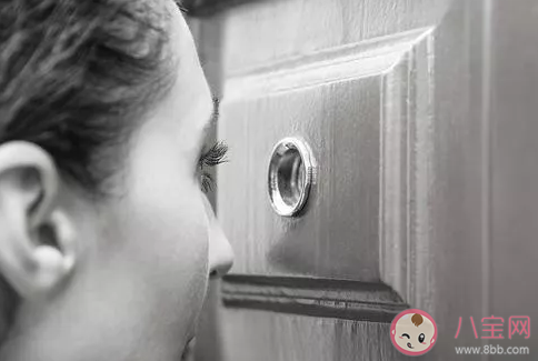 內向的人的崩潰瞬間 內向的人會因什么崩潰