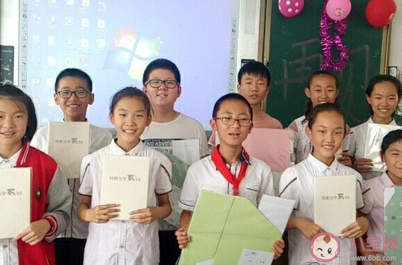 女兒得了獎(jiǎng)狀怎么發(fā)朋友圈說說 曬女兒獎(jiǎng)狀朋友圈搞笑句子