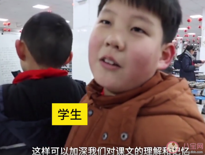 小學生餐前自覺排隊背課文是怎么回事 小學生餐前排隊背課文效率會高嗎