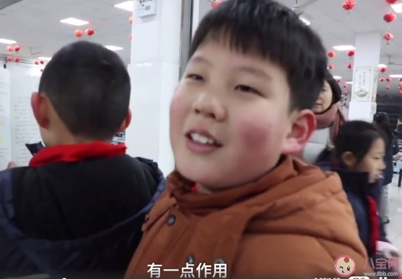 小學生餐前自覺排隊背課文是怎么回事 小學生餐前排隊背課文效率會高嗎