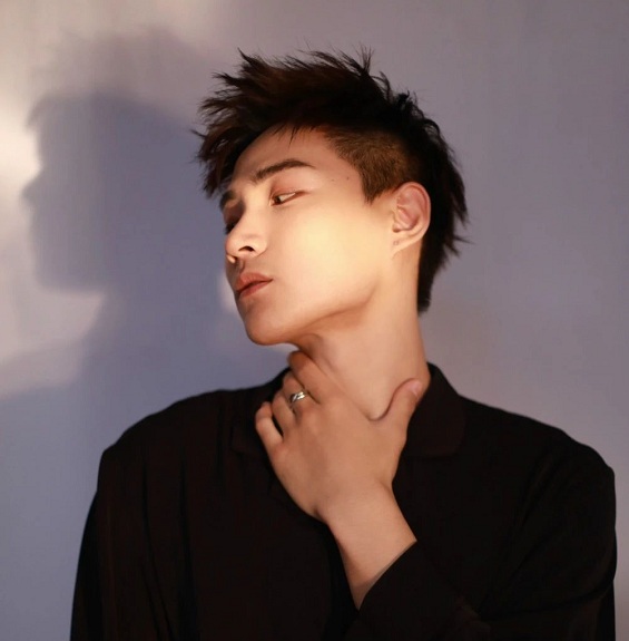 夢里的她到底什么樣讓我再想一想是什么歌 《夢她》完整歌詞在線聽歌 夢里的她到底什么樣讓我再想一想是什么歌 《夢她》完整歌詞在線聽歌