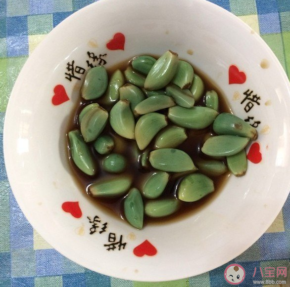 臘八蒜怎么做一天就變綠 臘八蒜腌幾天最好吃2020