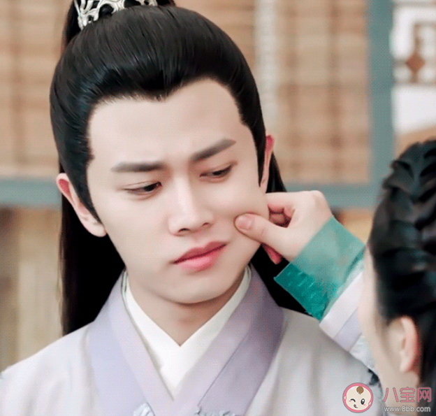 錦衣之下袁今夏什么時候喜歡陸繹的 袁今夏什么時候?qū)﹃懤[動心