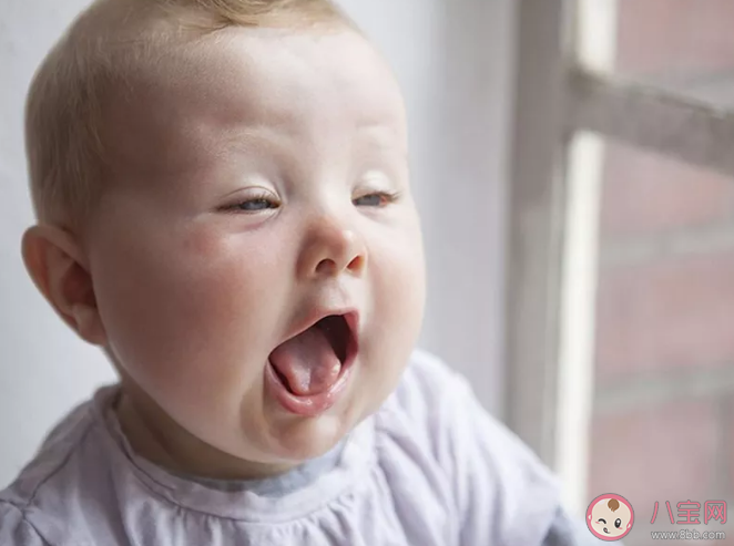 寶寶出現(xiàn)干嘔是怎么回事 寶寶干嘔是消化不良嗎
