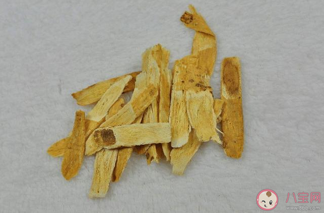 黃芪和枸杞泡水喝有什么作用功效 黃芪和枸杞泡水喝會上火嗎 黃芪和枸杞泡水喝有什么作用功效 黃芪和枸杞泡水喝會上火嗎