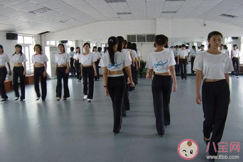 走路不好看要怎么改善 女生正確的走路姿勢是怎樣的