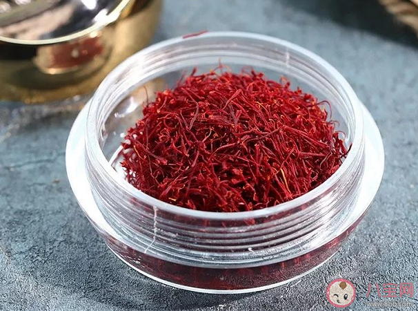 藏紅花泡水喝有什么功效和作用 藏紅花泡水喝的功效和禁忌是什么 藏紅花泡水喝有什么功效和作用 藏紅花泡水喝的功效和禁忌是什么