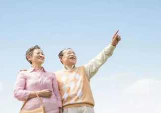 中老年人怎么預防老花眼 老年人預防老花眼吃什么好
