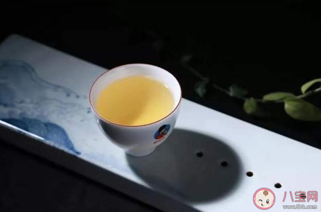 喝綠茶比紅茶長壽是真的嗎 經常喝茶的人和不喝茶的人有什么區別 喝綠茶比紅茶長壽是真的嗎 經常喝茶的人和不喝茶的人有什么區別