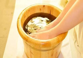 冬季泡腳養(yǎng)生有什么好處 冬季泡腳養(yǎng)生注意事項(xiàng)