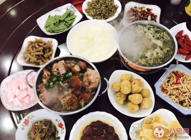 吃年夜飯曬圖朋友圈說說配文 適合除夕吃年夜飯發的朋友圈文案句子