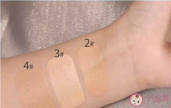 阿瑪尼粉底液藍標和紅標哪個好用 阿瑪尼粉底液藍標和紅標有什么區別