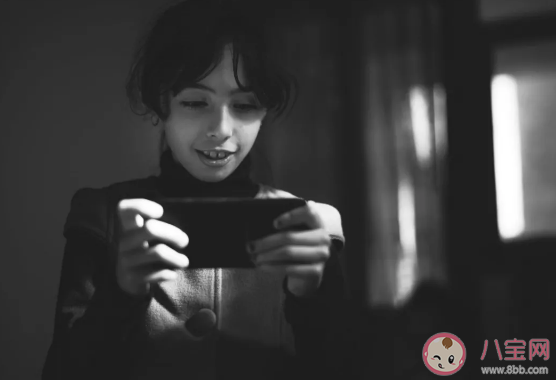 孩子什么年齡適合玩手機 孩子玩手機最多玩多長時間