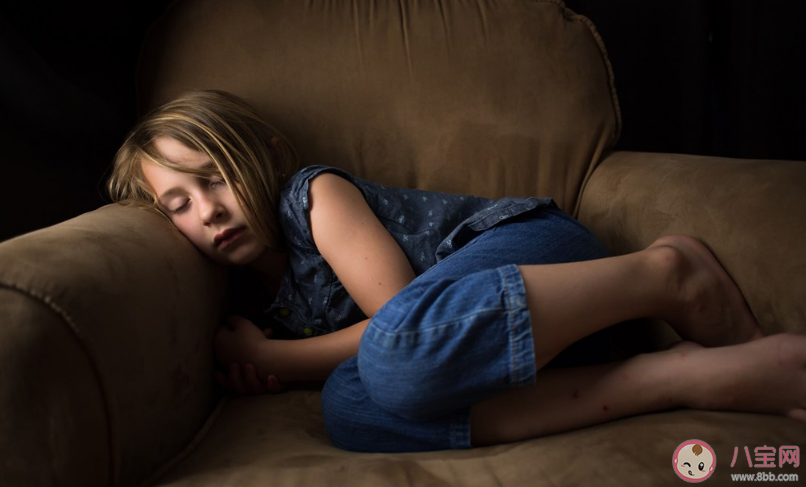 孩子摔倒后扶不扶 孩子摔倒后應該怎么做比較好2020