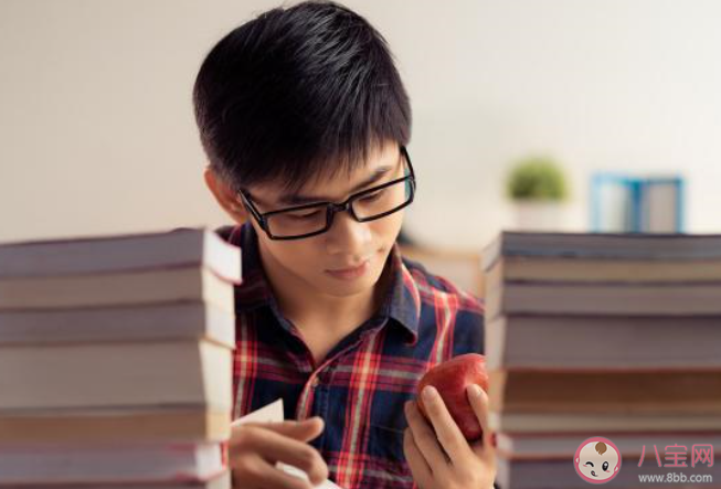 不得強行要求學(xué)生每天上網(wǎng)打卡怎么回事 不得強行要求學(xué)生每天上網(wǎng)打卡是真的嗎 不得強行要求學(xué)生每天上網(wǎng)打卡怎么回事 不得強行要求學(xué)生每天上網(wǎng)打卡是真的嗎